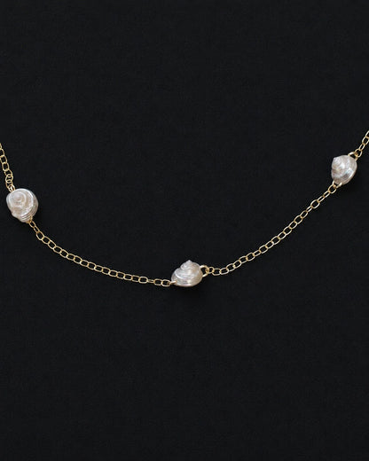 Chain ＆ Whiteshell necklace
