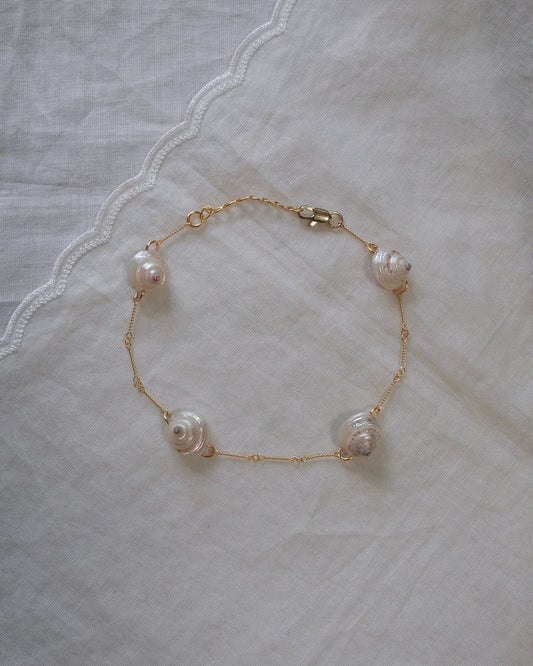 Chain ＆ Whiteshell bracelet