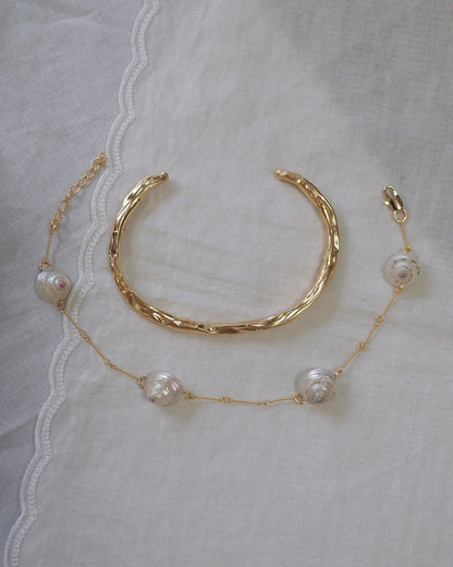 Chain ＆ Whiteshell bracelet