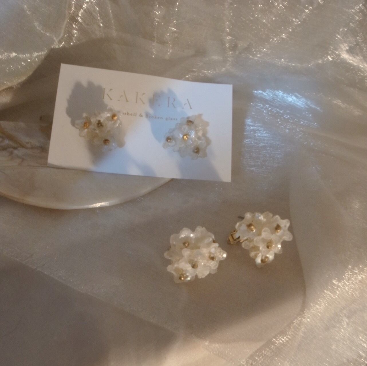 white seashell flowers pierce