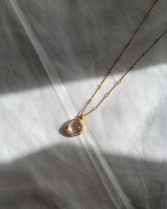 Seashell dome necklace