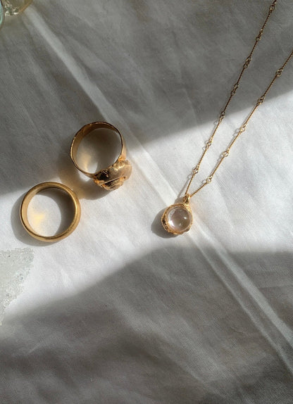 Seashell dome necklace
