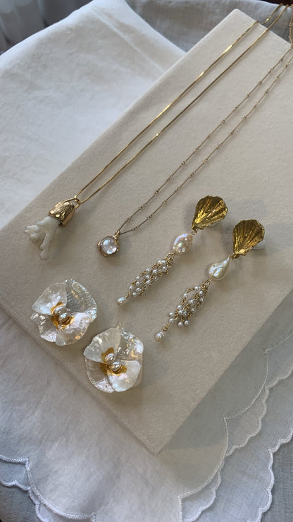 Seashell dome necklace