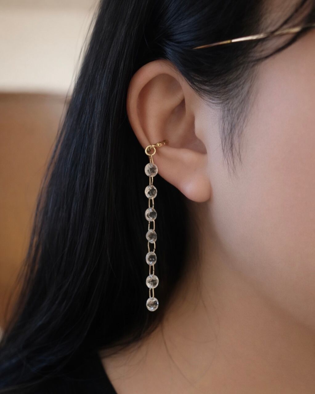 Faceted cut quartz earcuff