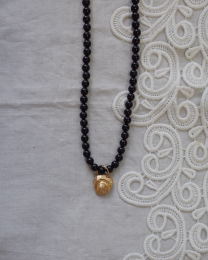 Seashell charm & Jet necklace