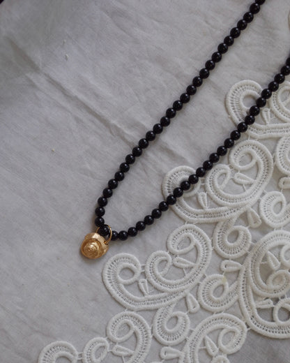 Seashell charm & Jet necklace