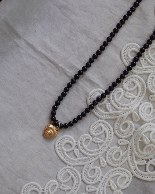 Seashell charm & Jet necklace