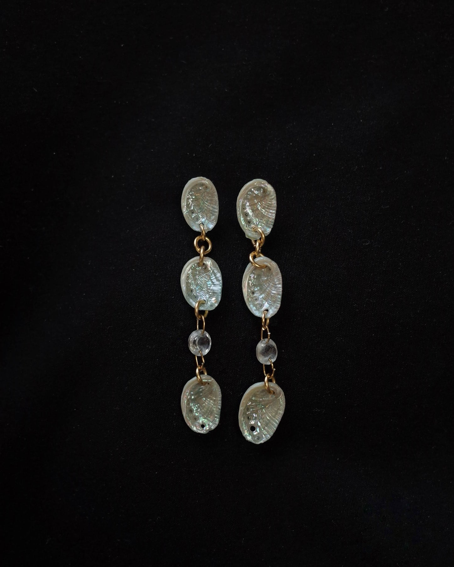 Piercing aus weißer Muschel