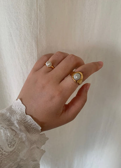 White seashell ring