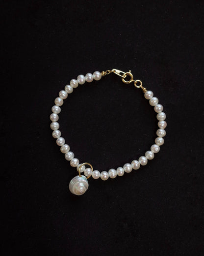 White Pearl and seashell bracelet