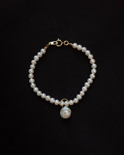 White Pearl and seashell bracelet