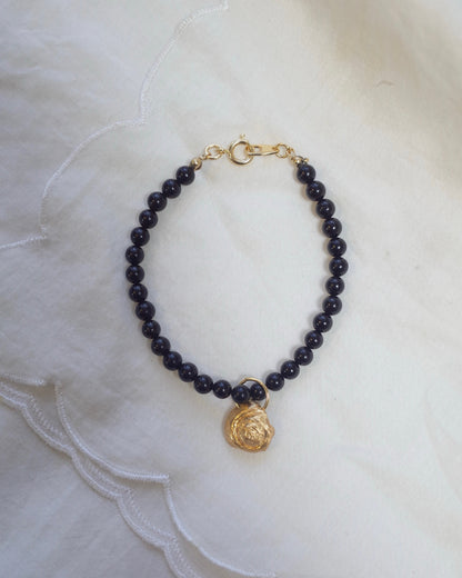 Seashell charm & Jet bracelet