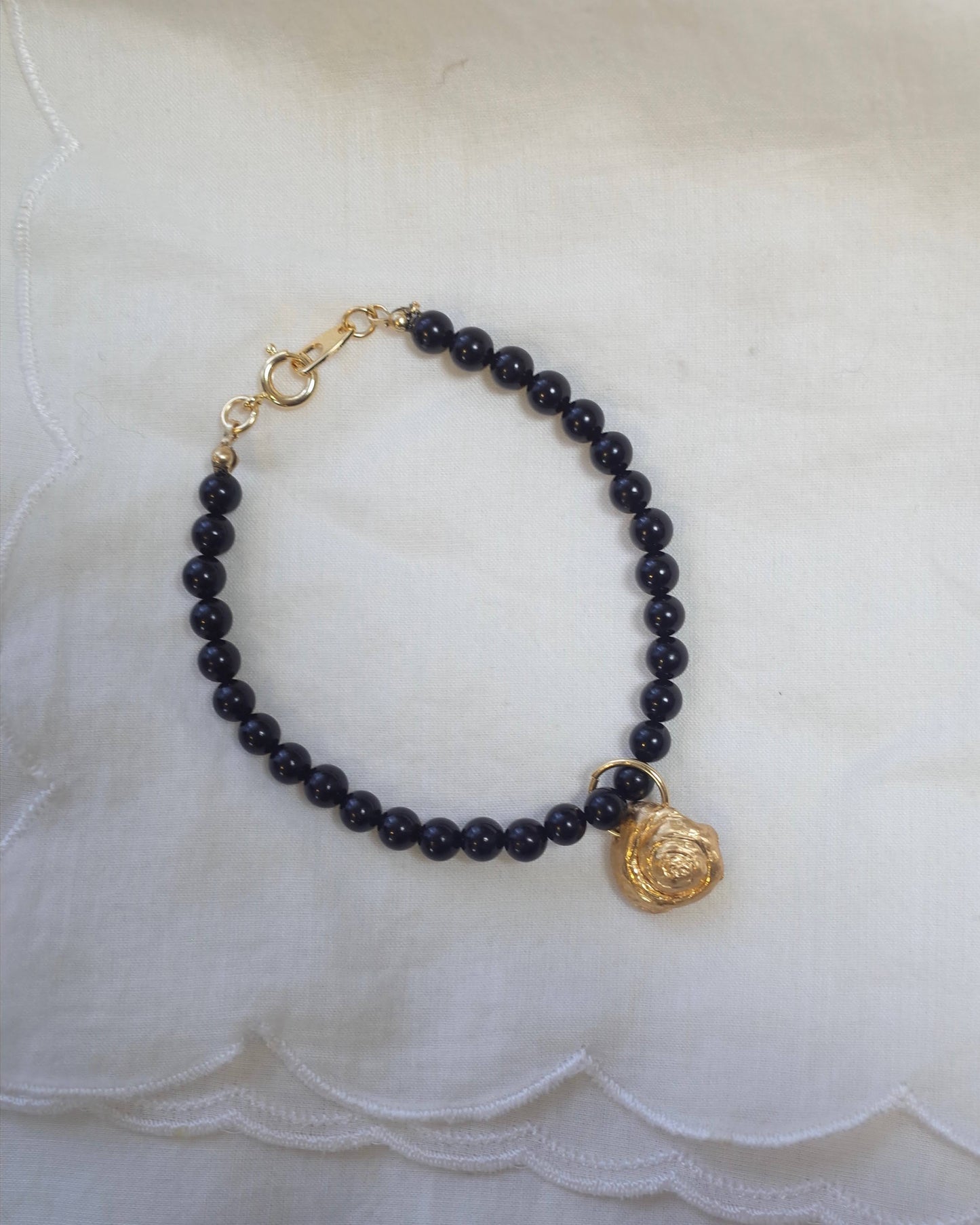 Seashell charm & Jet bracelet