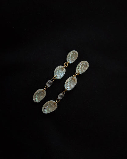 Piercing aus weißer Muschel