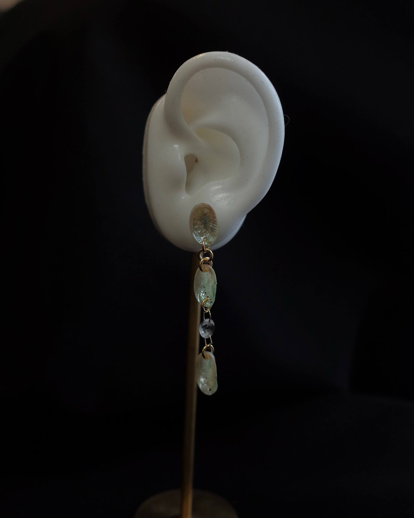 Piercing aus weißer Muschel