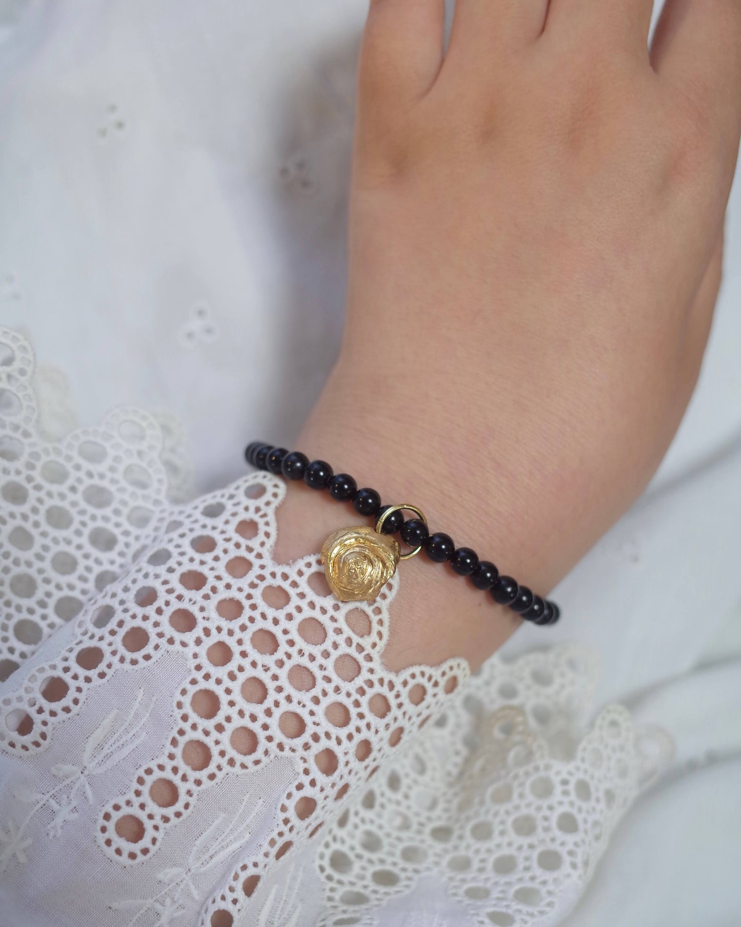 Seashell charm & Jet bracelet