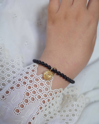 Seashell charm & Jet bracelet