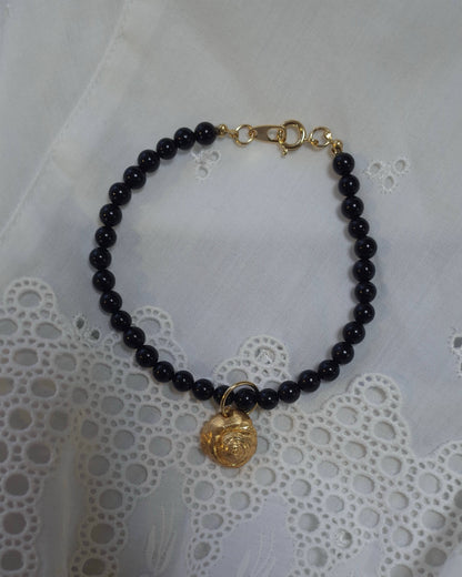 Seashell charm & Jet bracelet
