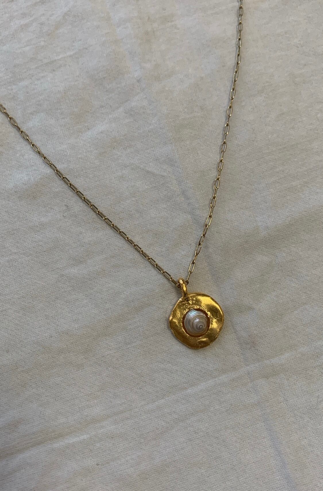 White seashell necklace2