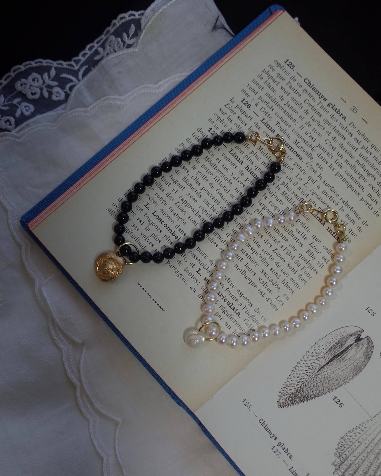 Seashell charm & Jet bracelet