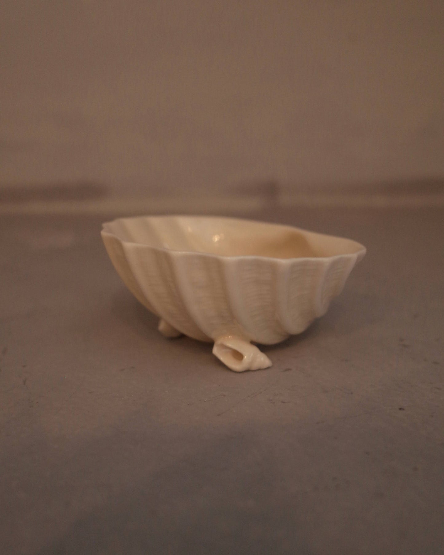 BELLEEK Seashell tray