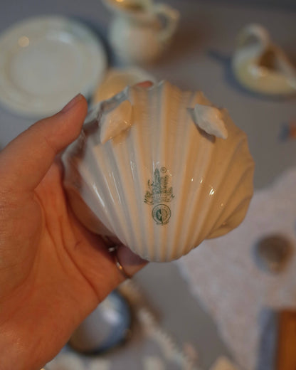 BELLEEK Seashell tray