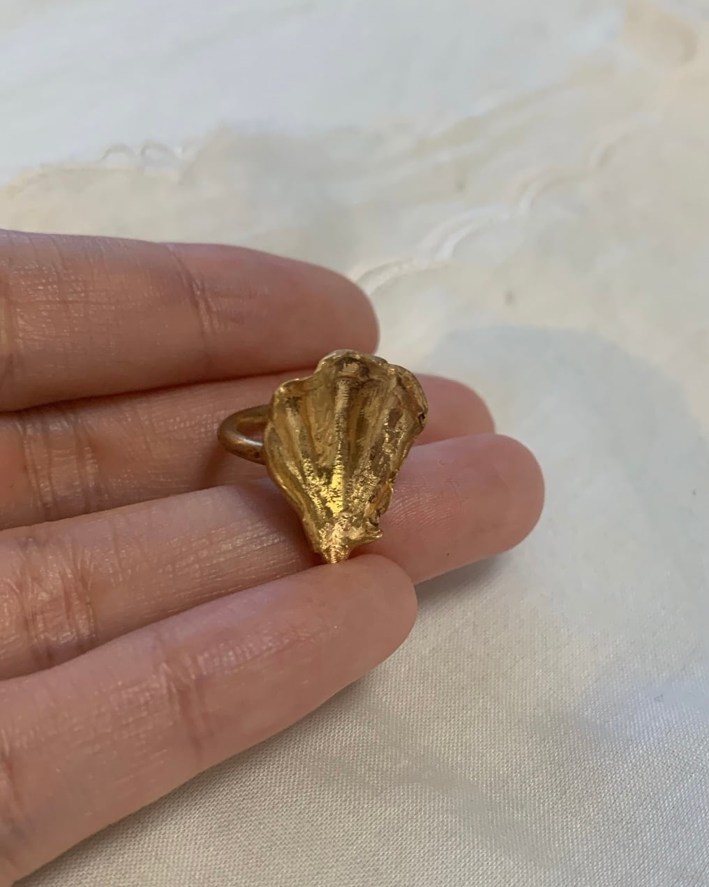 memory of seashell earcuff