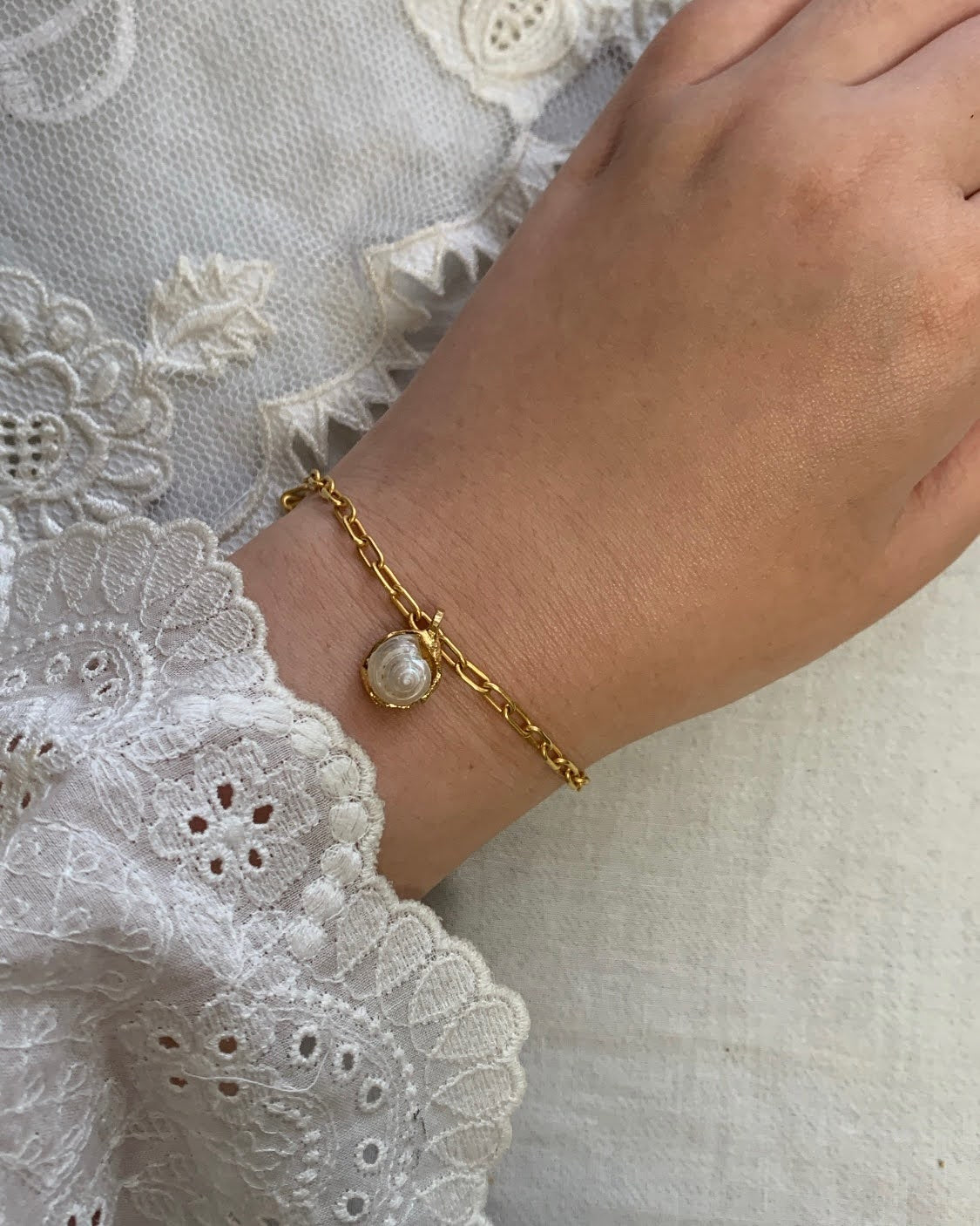 Whiteshell bracelet