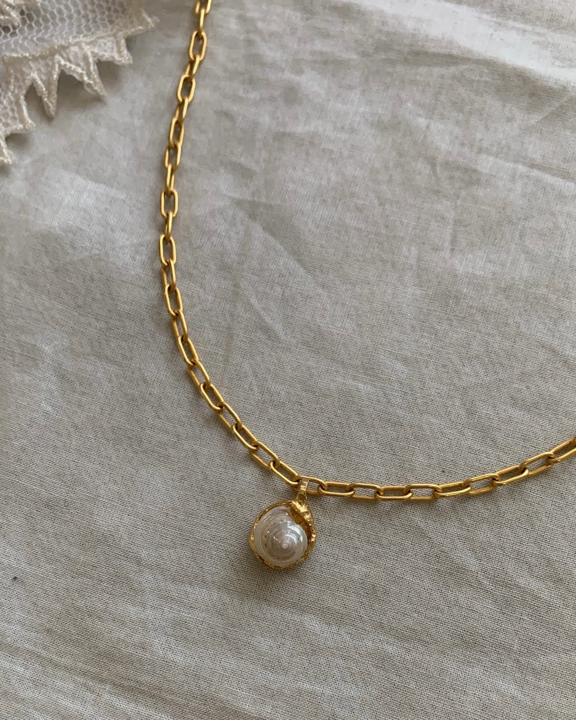 Whiteshell bracelet