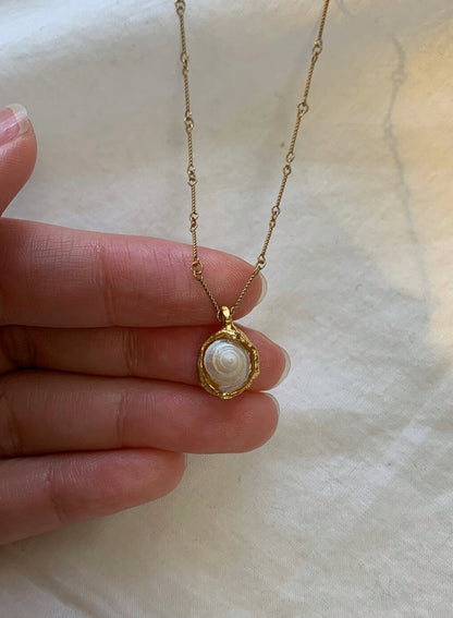White seashell necklace 3